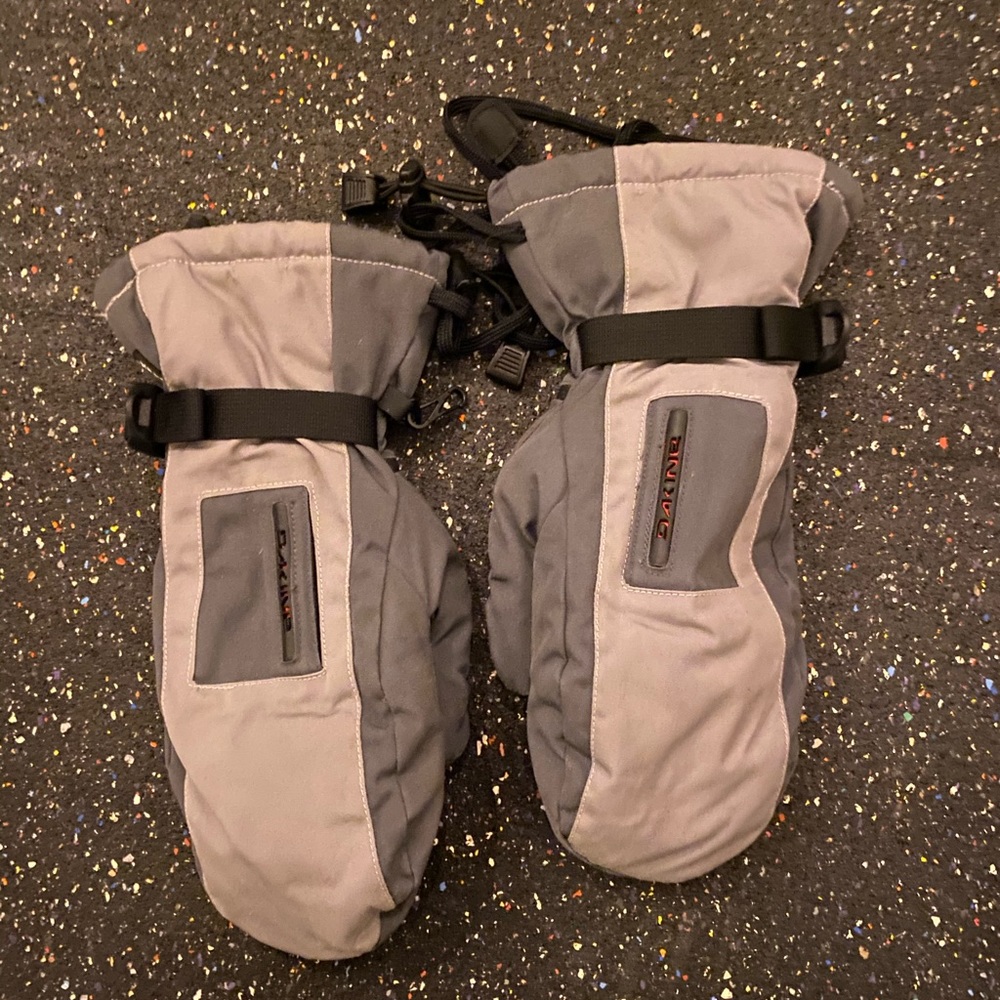 Dakine snow mittens